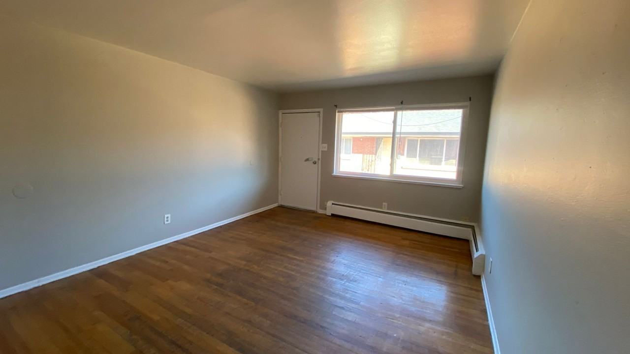 1735 Chester St #4 - Photo 2 of 12