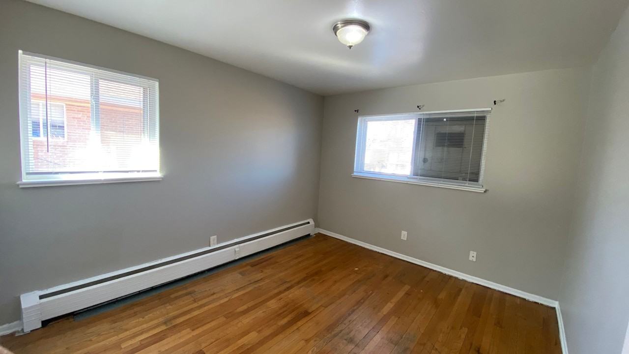 1735 Chester St #4 - Photo 6 of 12