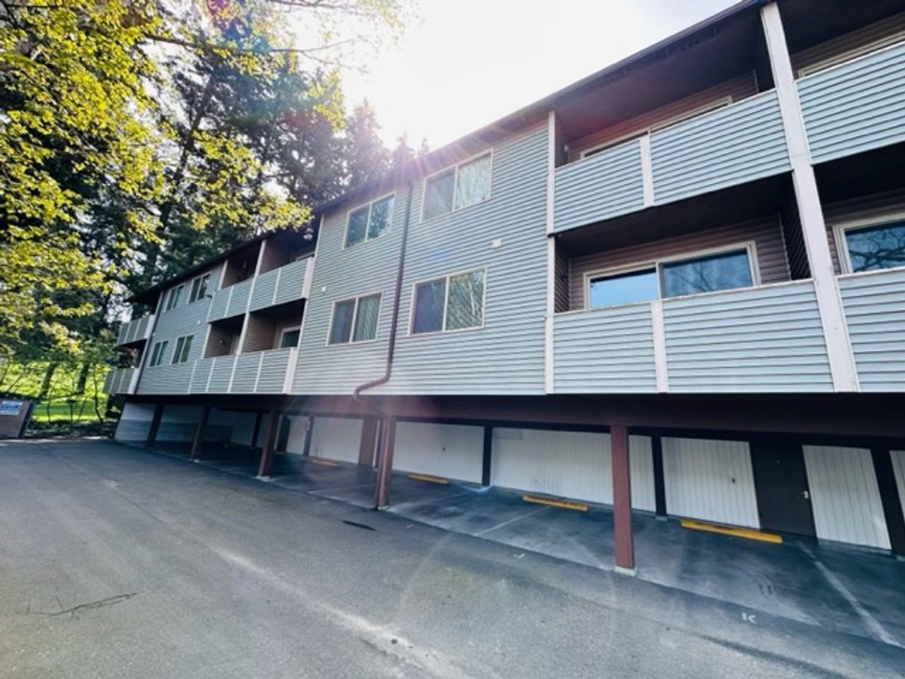 Evergreen Place Apartments - Photo 2 of 3