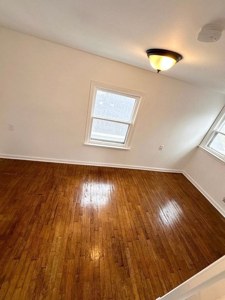 2214 Denver Ave - Photo 2 of 14