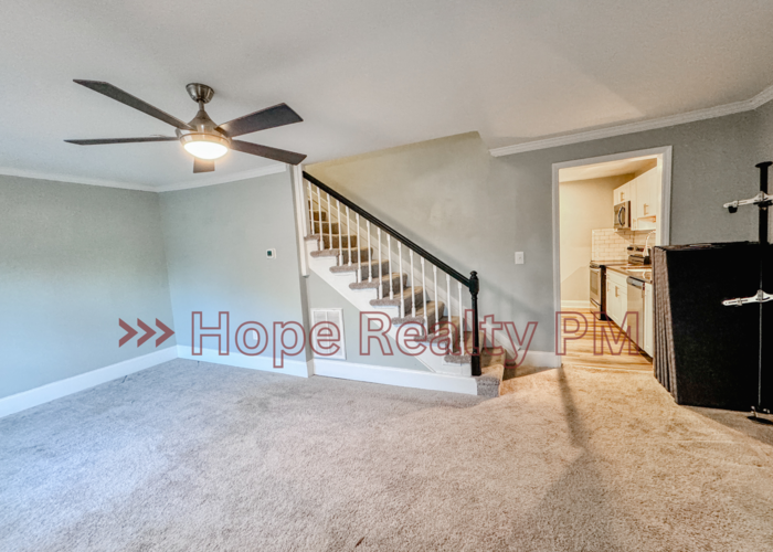 708 E Gladstone Ave - Photo 2 of 20