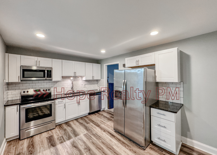 708 E Gladstone Ave - Photo 3 of 20