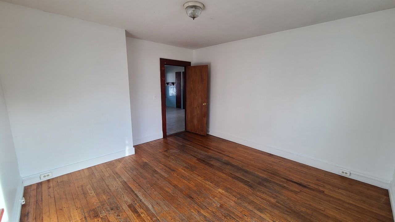 16 Batterson Ave #2ndFL - Photo 2 of 17