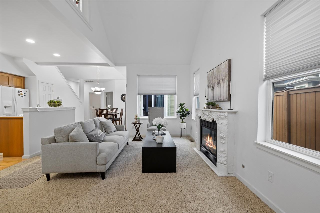 1036 Se Garrison Village Way #NA - Photo 3 of 28