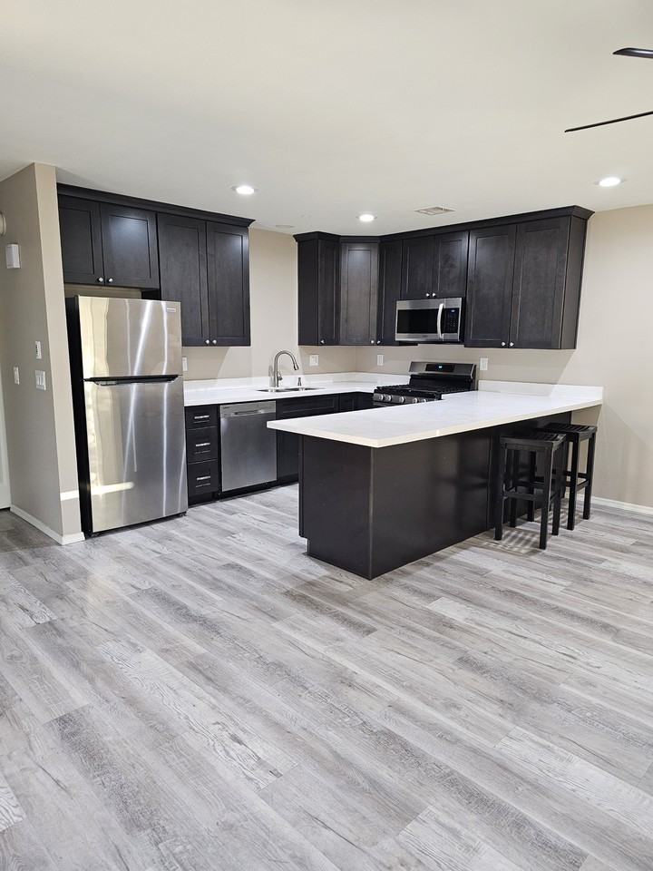 11101 W Montana Ave #B - Photo 2 of 10