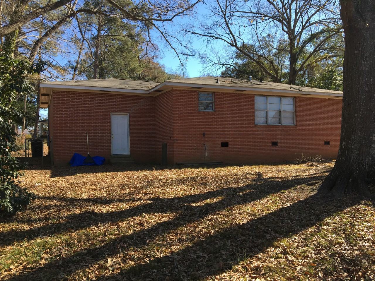 1208 Fairfield Dr #NA - Photo 2 of 10