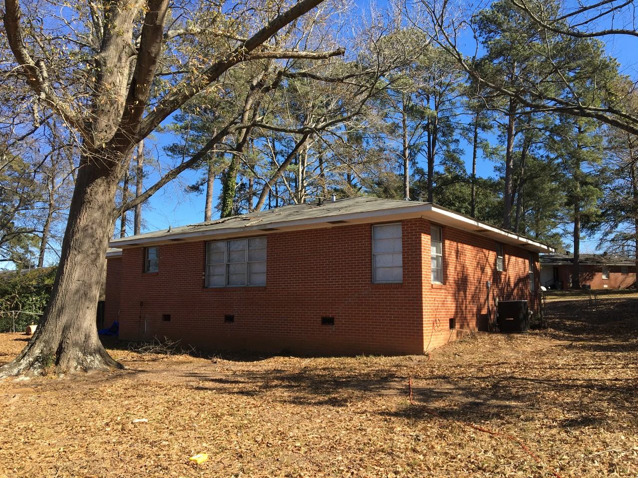 1208 Fairfield Dr #NA - Photo 4 of 10