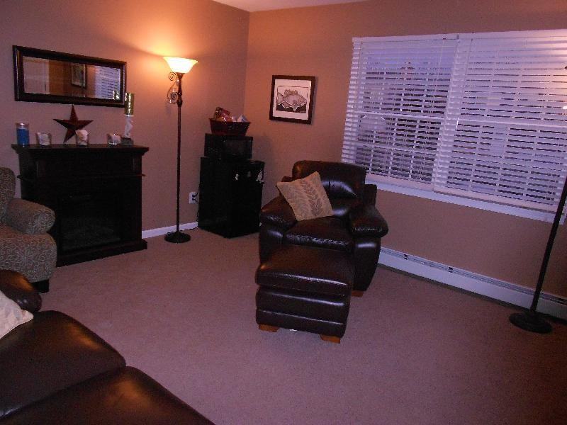 2661 Peconic Ave - Photo 3 of 9