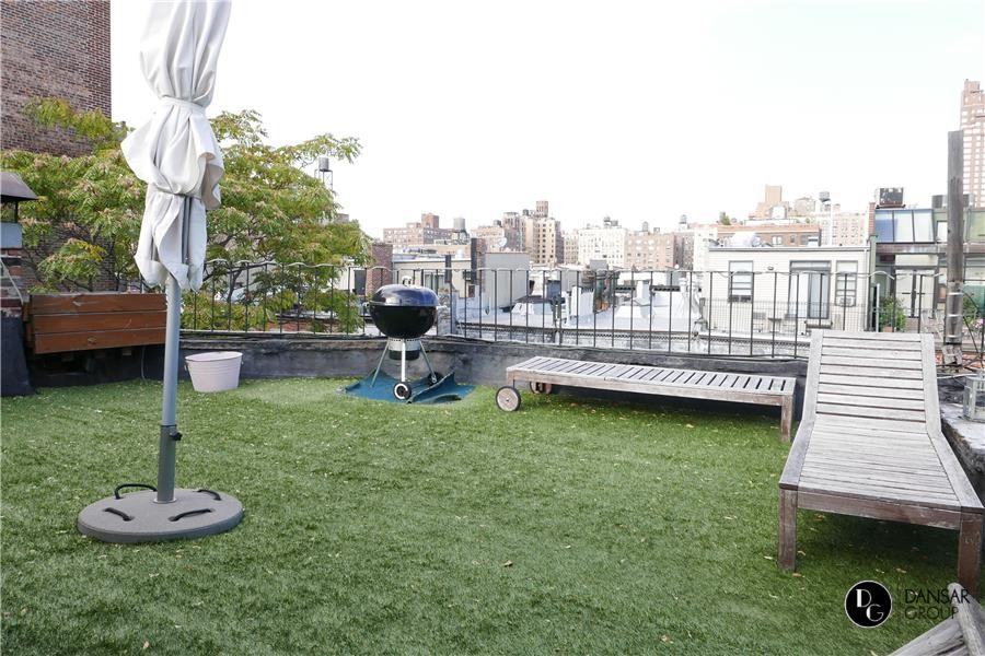 W 74th St