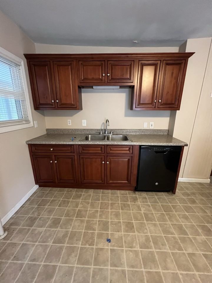 98 Market St #1 - Photo 3 of 12