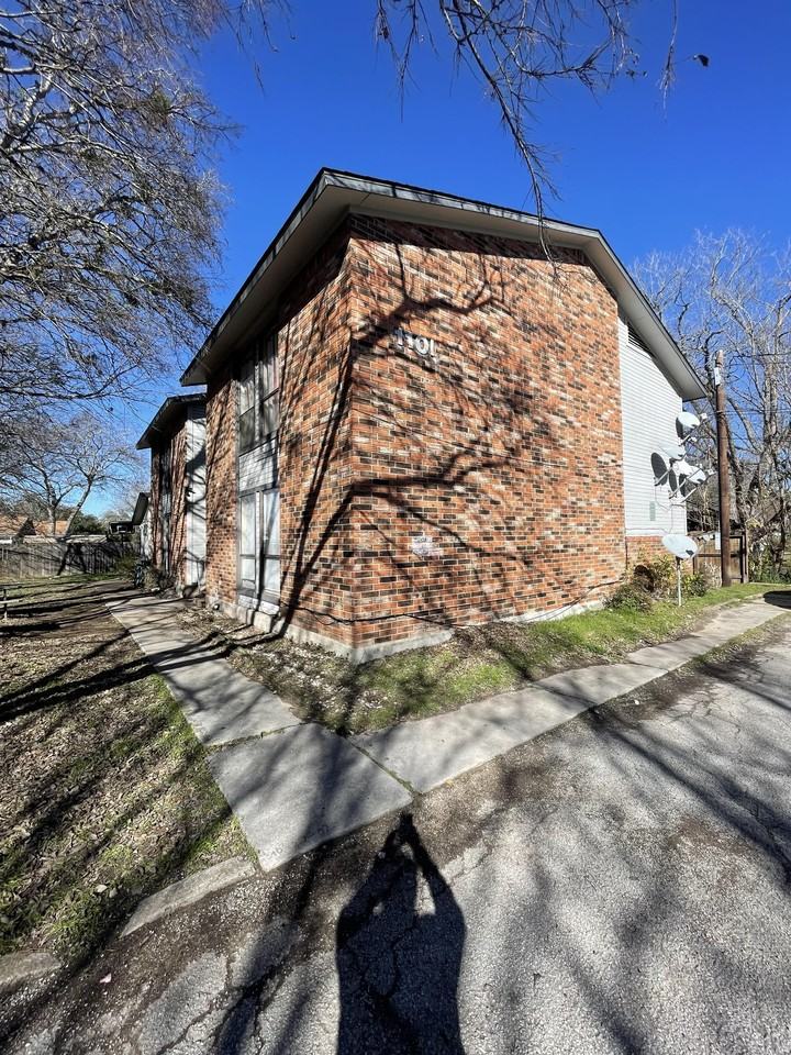 1101 Bois Darc St #A - Photo 3 of 9