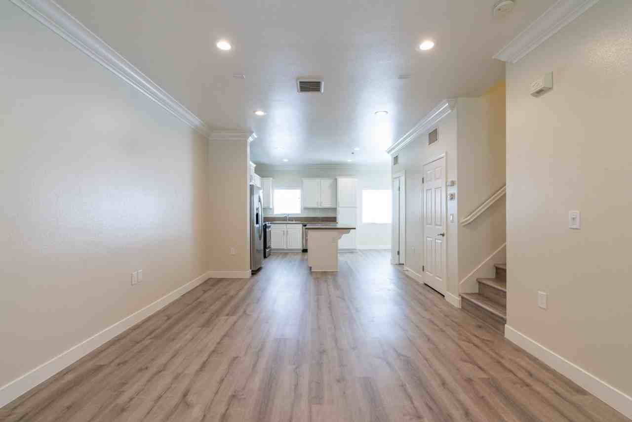 Vantaggio Townhomes - Photo 7 of 38