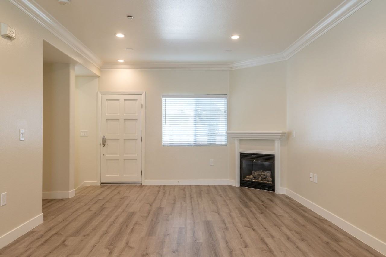 Vantaggio Townhomes - Photo 6 of 38