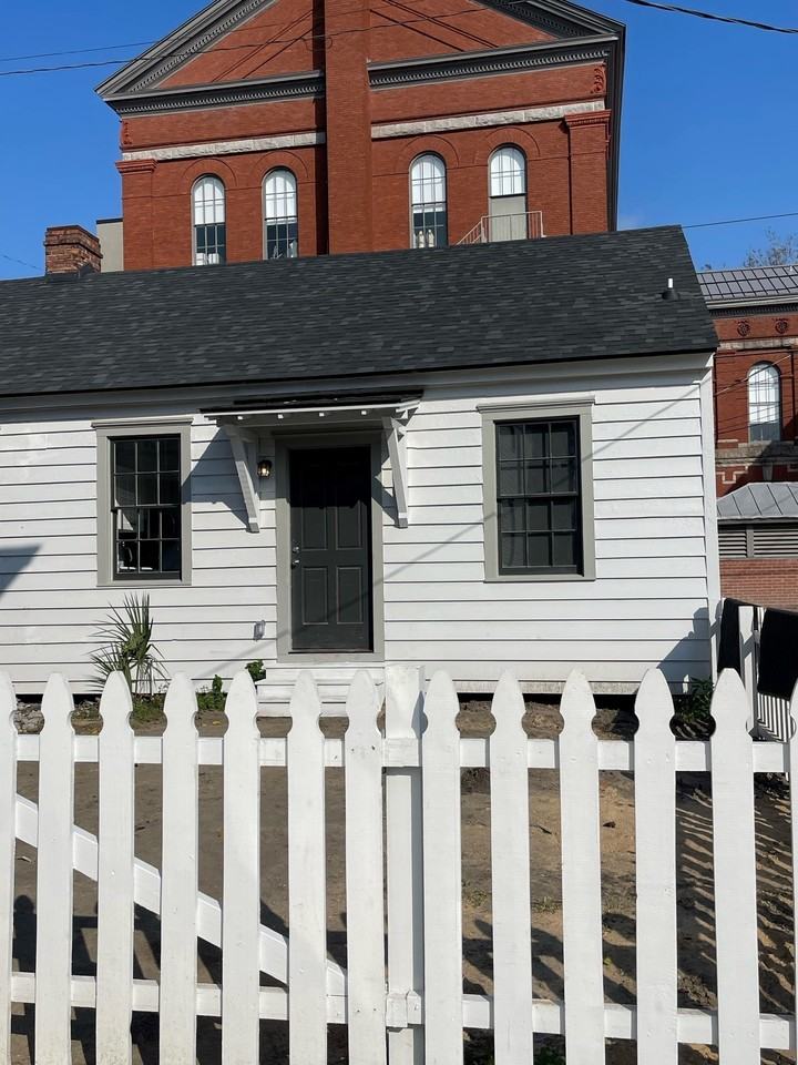 114 W Anderson St #C - Photo 2 of 11