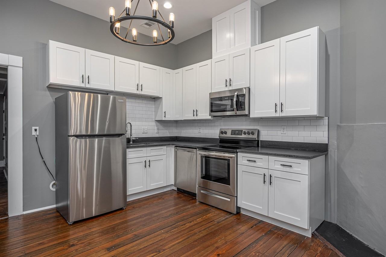 505 West 38th Street #505 - Photo 4 of 18