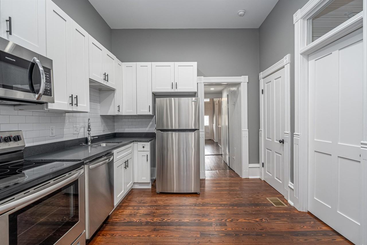 509 W 38th St #A - Photo 7 of 15