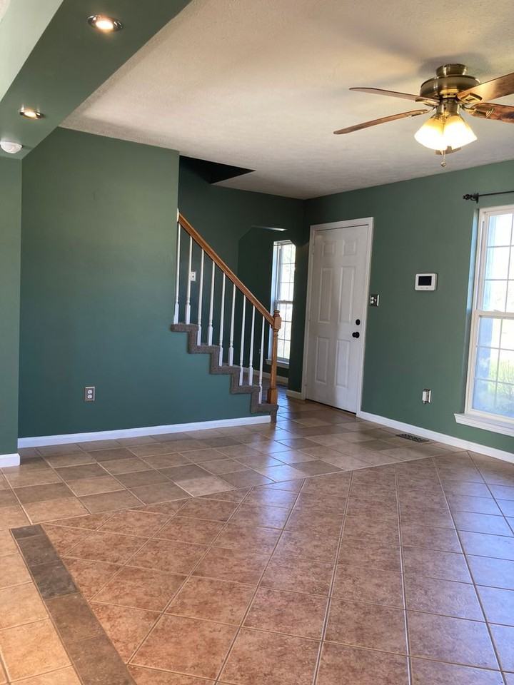 812 Edgebrook Drive - Photo 4 of 50