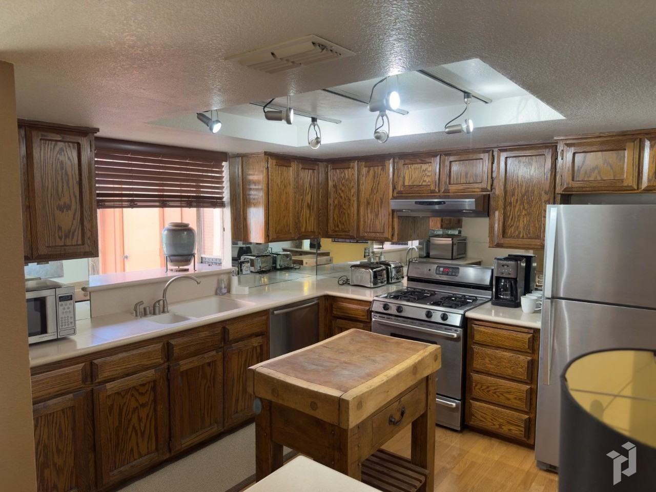 5 Alameda Park Cir - Photo 3 of 16