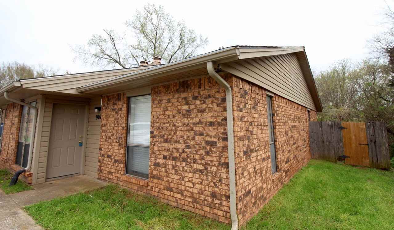 900-902 Acacia Circle - Photo 2 of 20