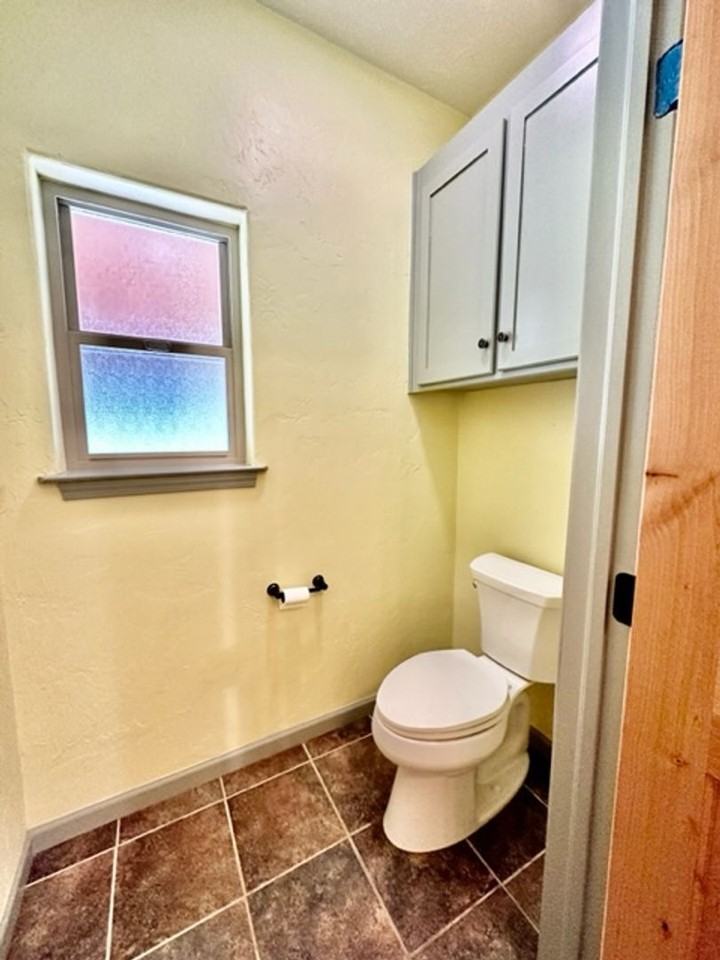 1428 Roberts Pl - Photo 3 of 9