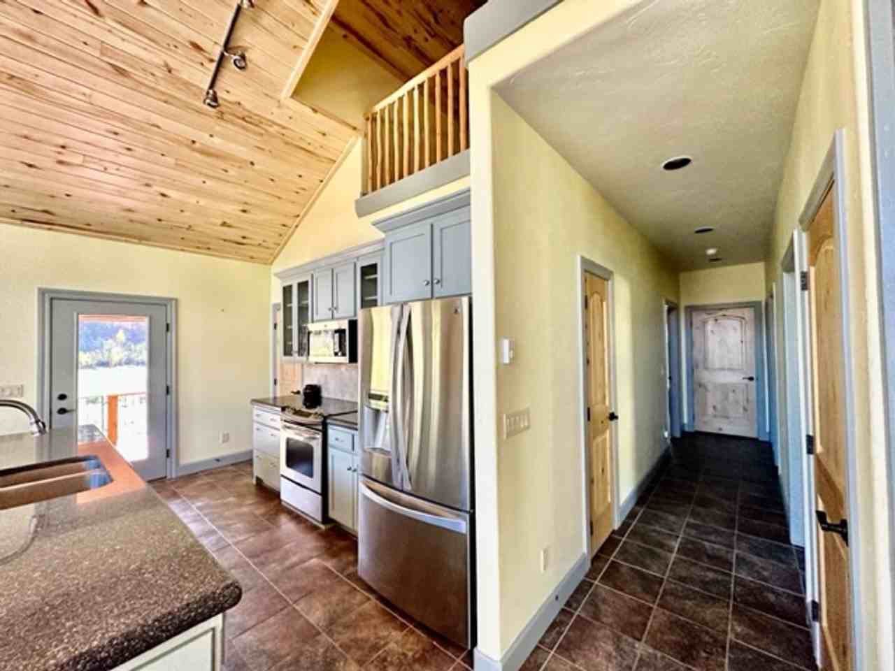 1428 Roberts Pl - Photo 4 of 9