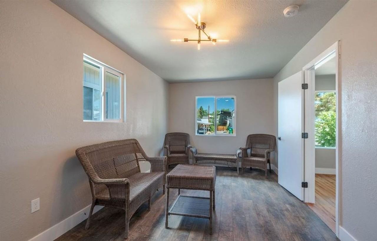 210 Cheney St - Photo 3 of 20