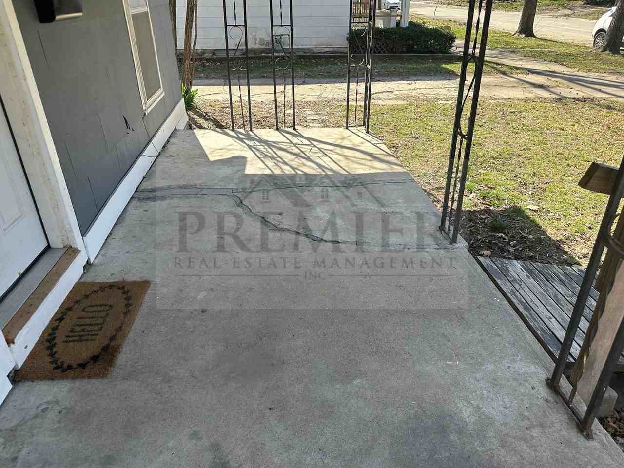 1120 Connecticut St - Photo 3 of 18