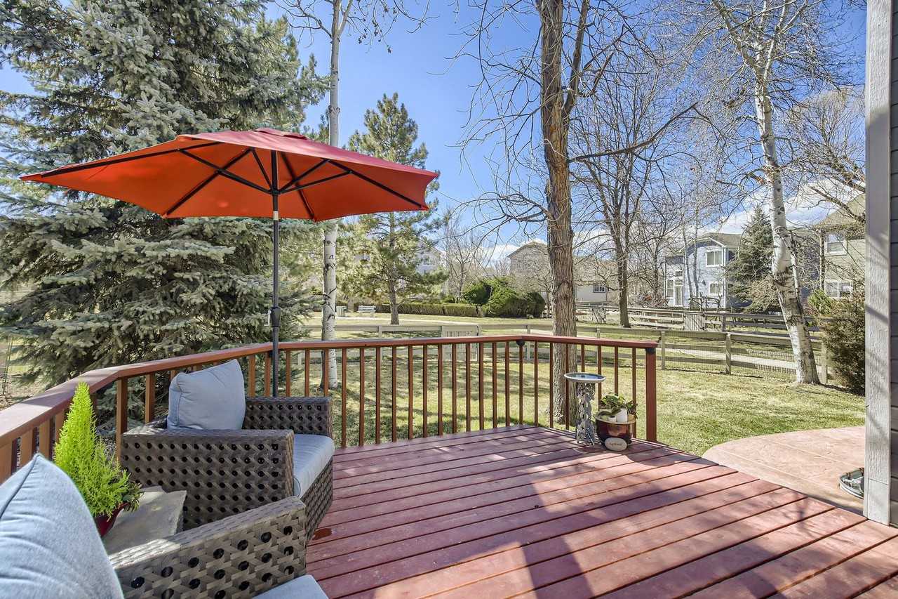 3974 Hawthorne Cir - Photo 4 of 28