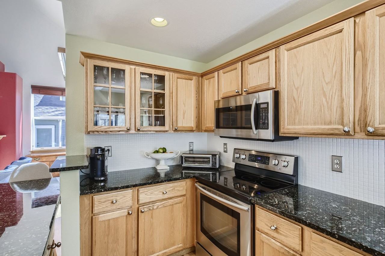 3974 Hawthorne Cir - Photo 7 of 28