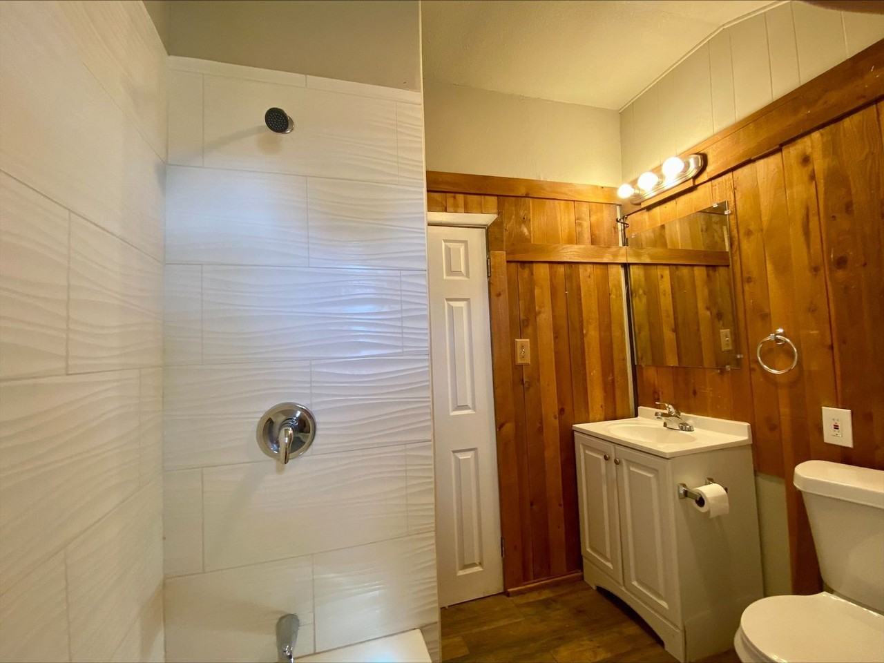 1040 W Division - Photo 3 of 6