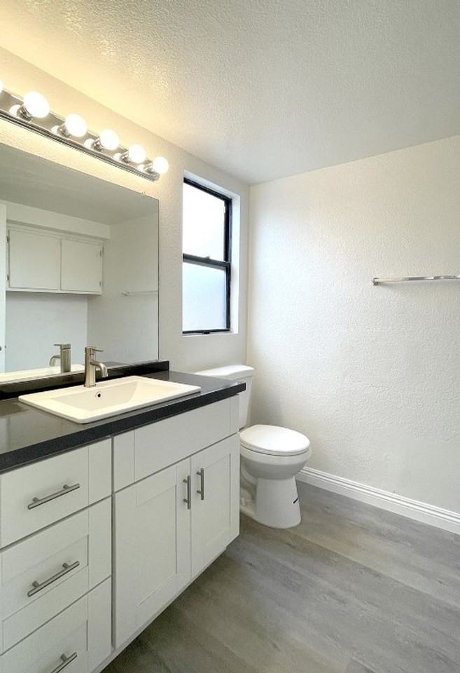Villas at Columbia, LLC - Photo 5 of 17