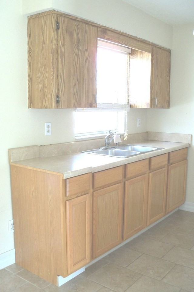 15740 Villa Dr - Photo 2 of 10