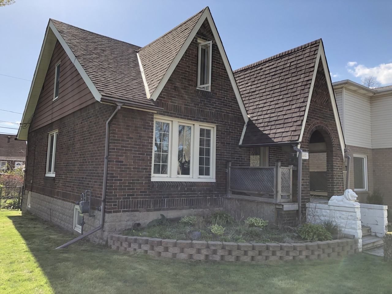College Ave & Felix Ave, Windsor, ON N9C 3K3 4 Bedroom House for 2,600