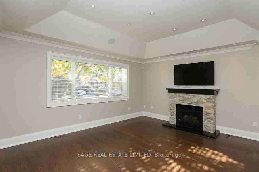 402 Lawrence Avenue West - Photo 2 of 10