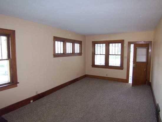 1701 W 5th St - Photo 2 of 6