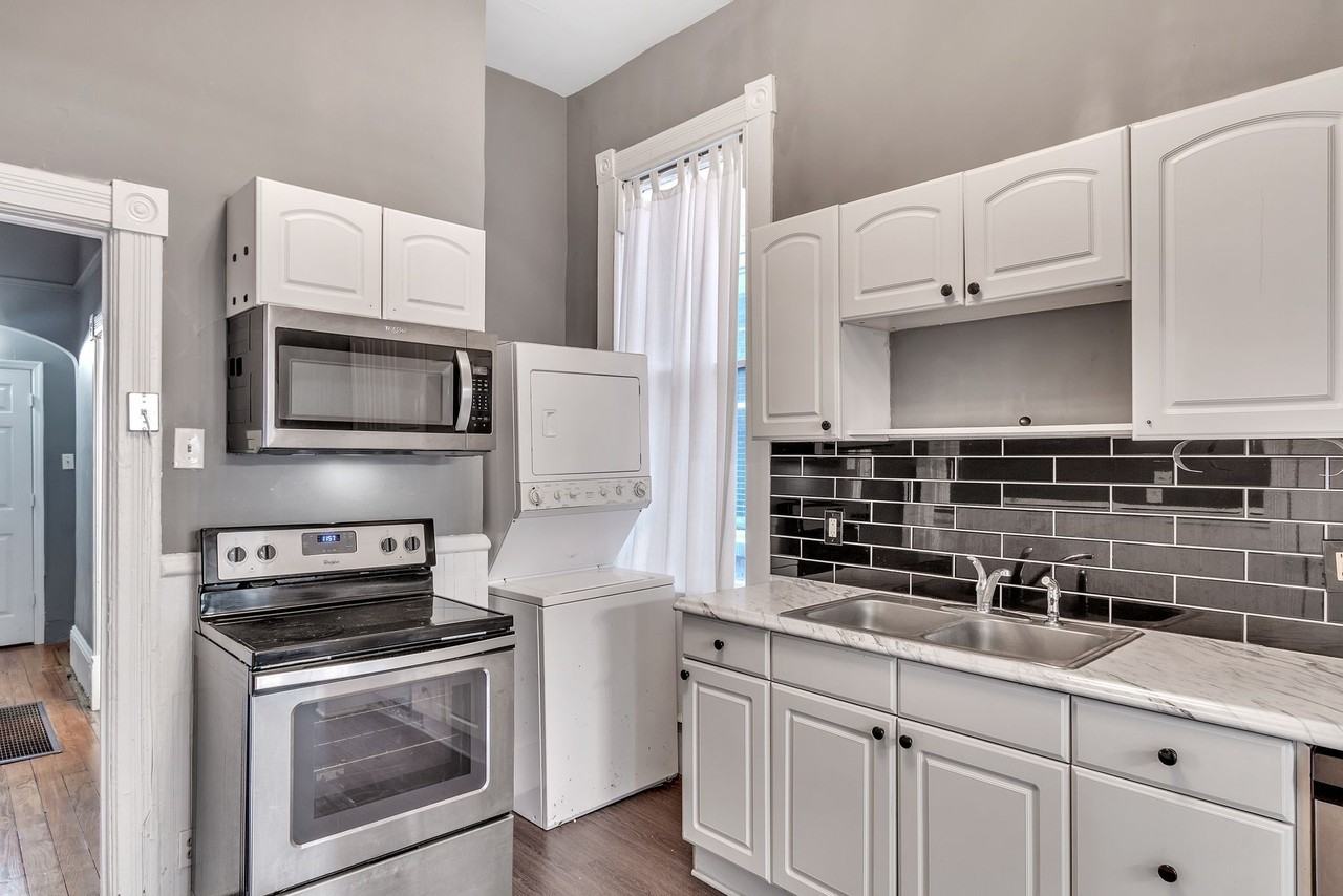 2114 Lincoln St #A - Photo 5 of 18