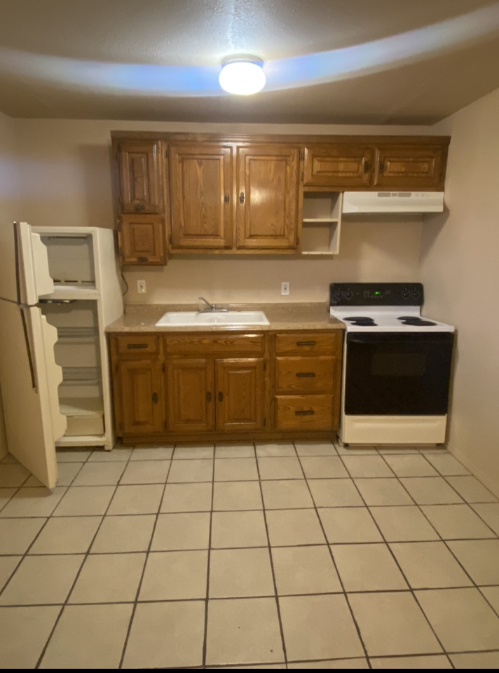 303 Elm St - Photo 3 of 7