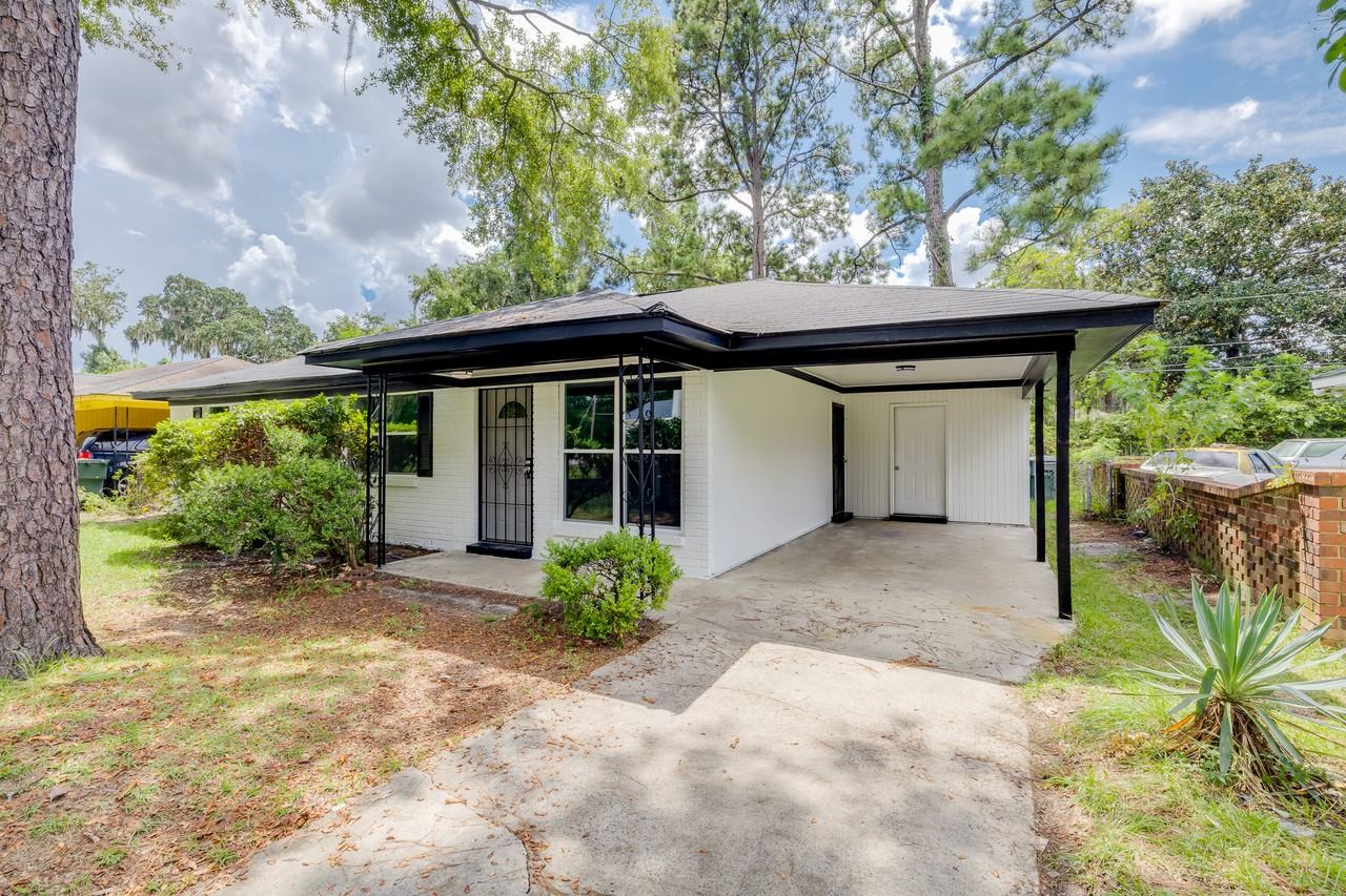 925 Staley Ave - Photo 2 of 10