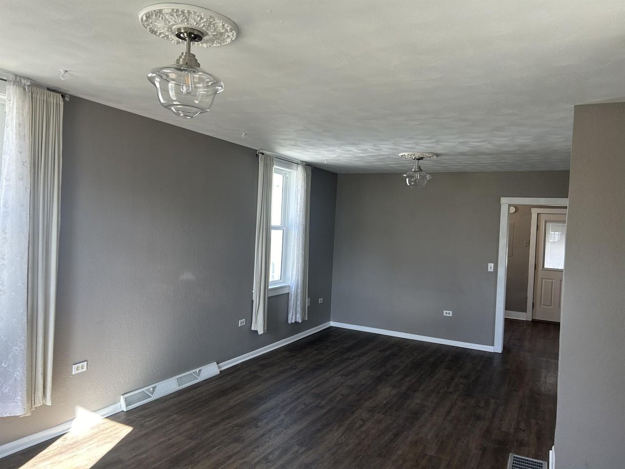 635 Yellowstone Ave - Photo 3 of 12