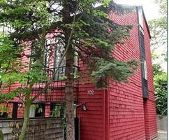 featured image of 700 Ne 42nd St