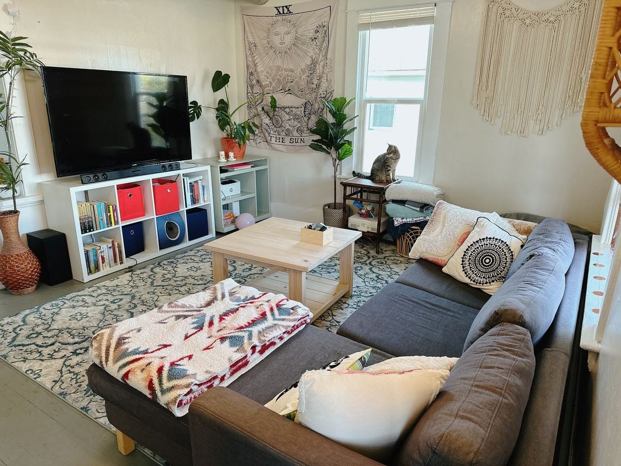 1012 E Maple St - Photo 3 of 28