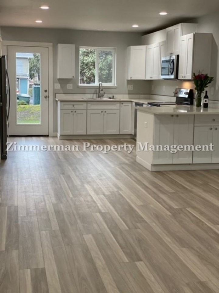 W Oak St - Photo 2 of 19