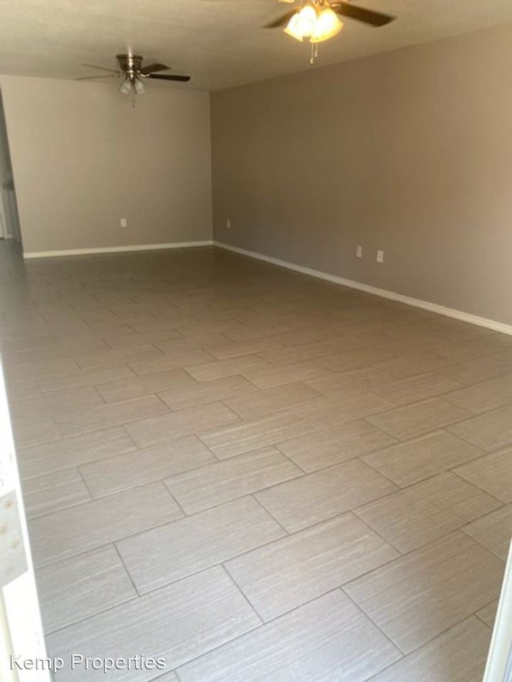 3319 Avenue H - Photo 2 of 38