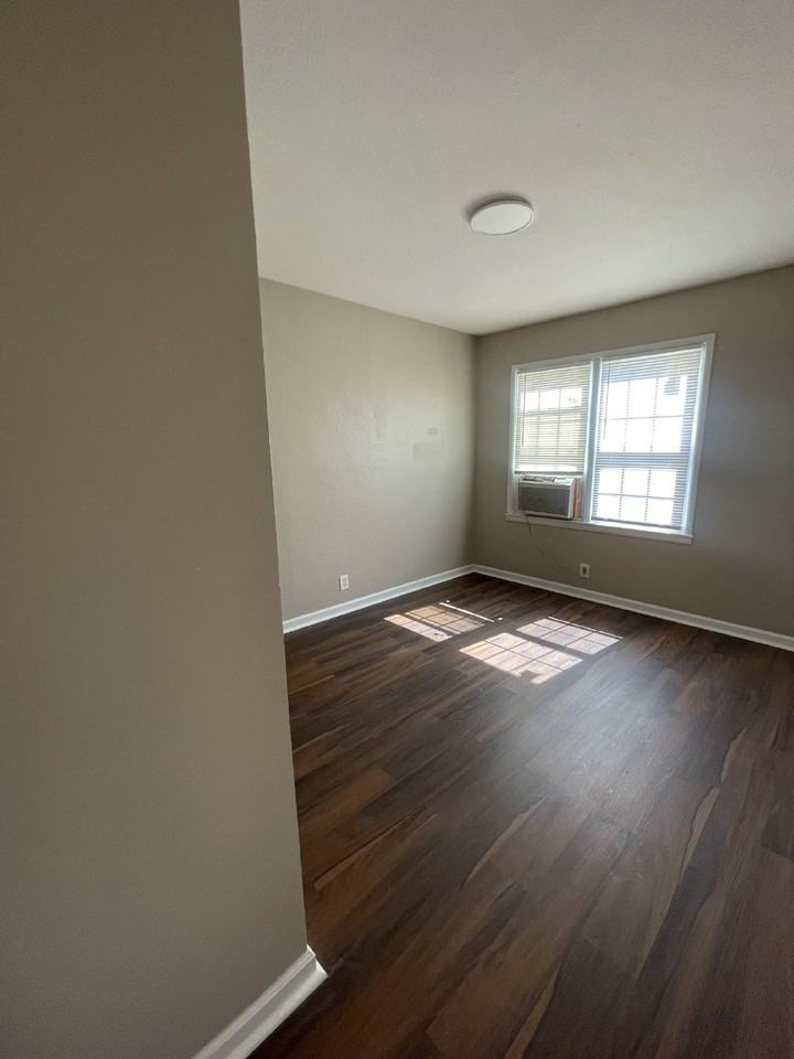 2546 N Wellington Pl - Photo 2 of 6