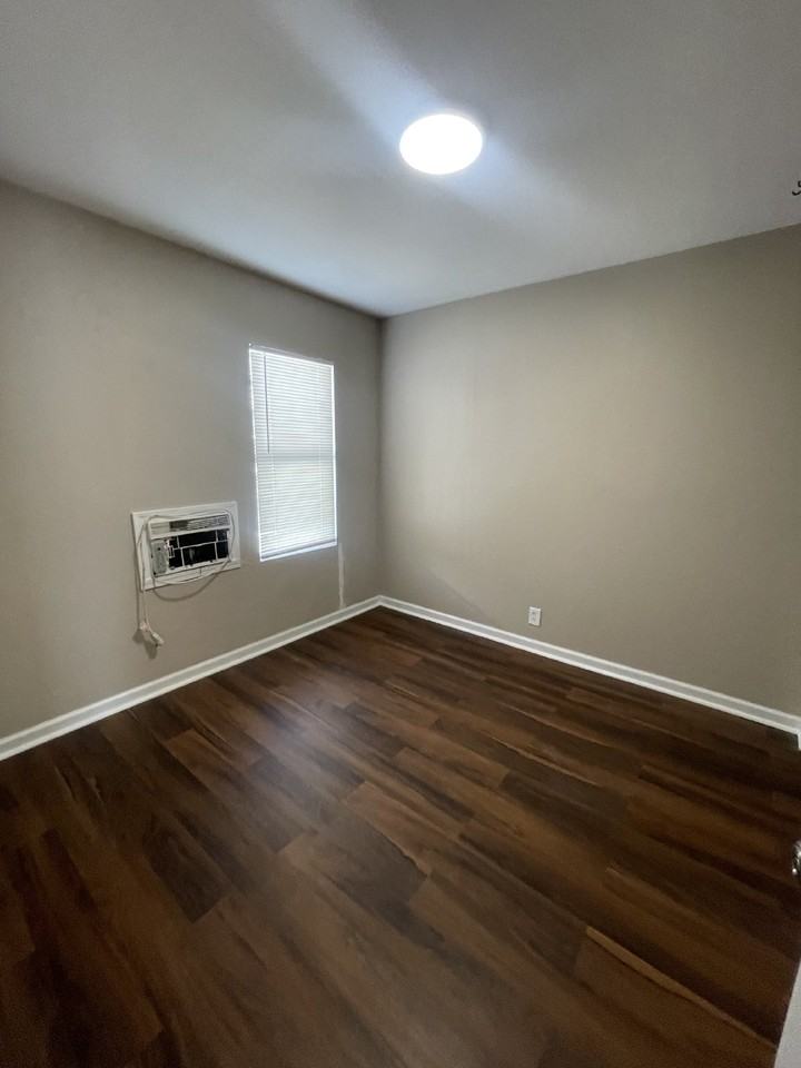 2546 N Wellington Pl - Photo 3 of 6