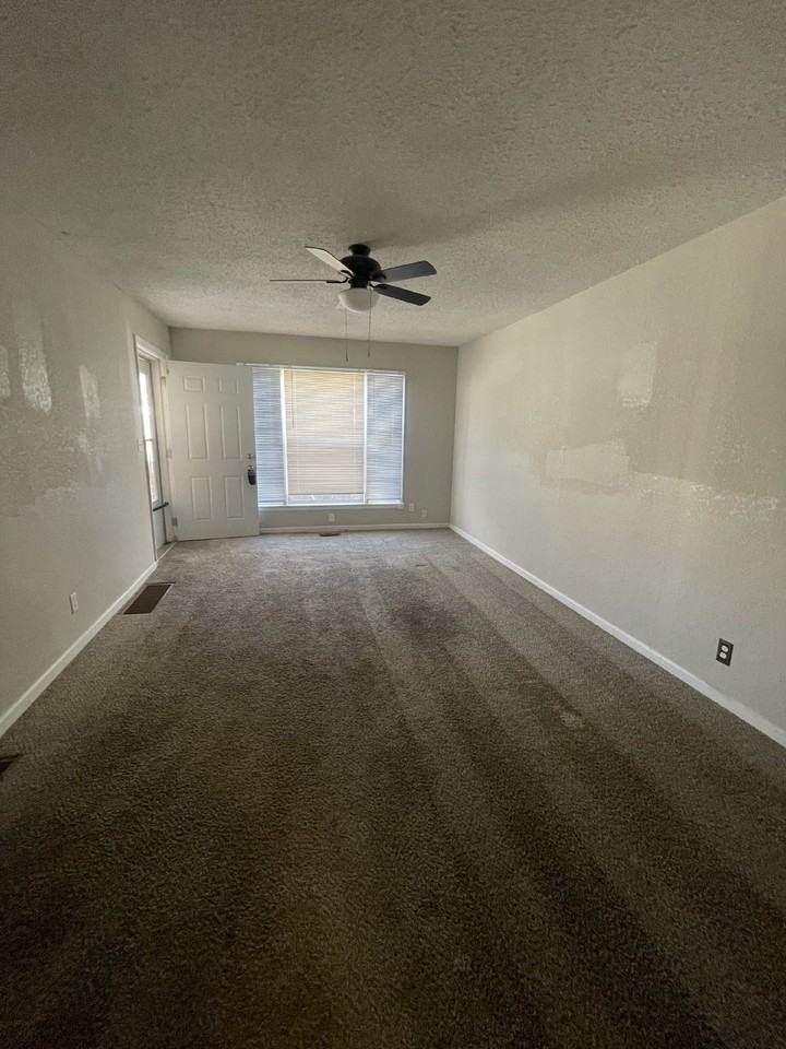 1853 S Grove St - Photo 3 of 10