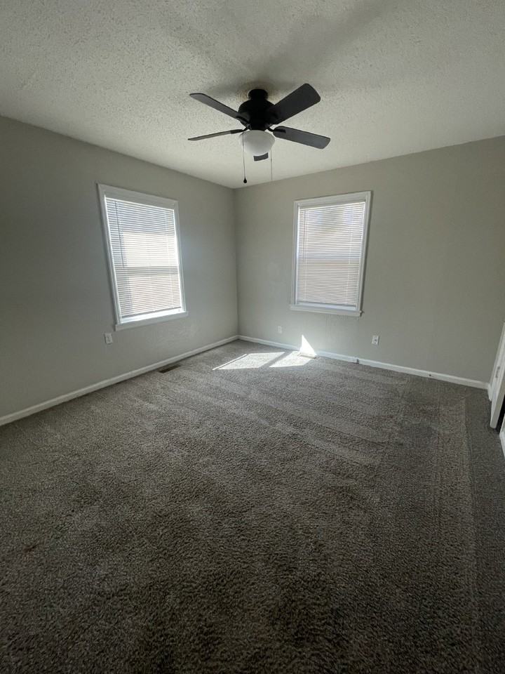 1853 S Grove St - Photo 7 of 10