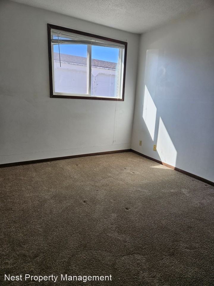 3430 12th Ave SW - Photo 3 of 6