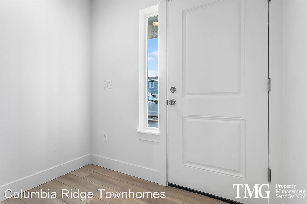 NO RENT UNTIL MAY! CALL TO HEAR MORE ABOUT OUR  MOVE-IN SPECIALS! - Photo 3 of 32