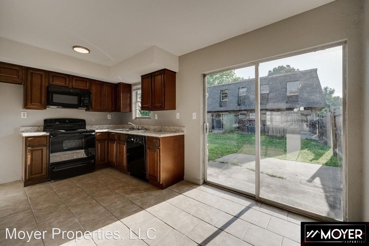 Creekside Village Townhomes - Photo 2 of 10